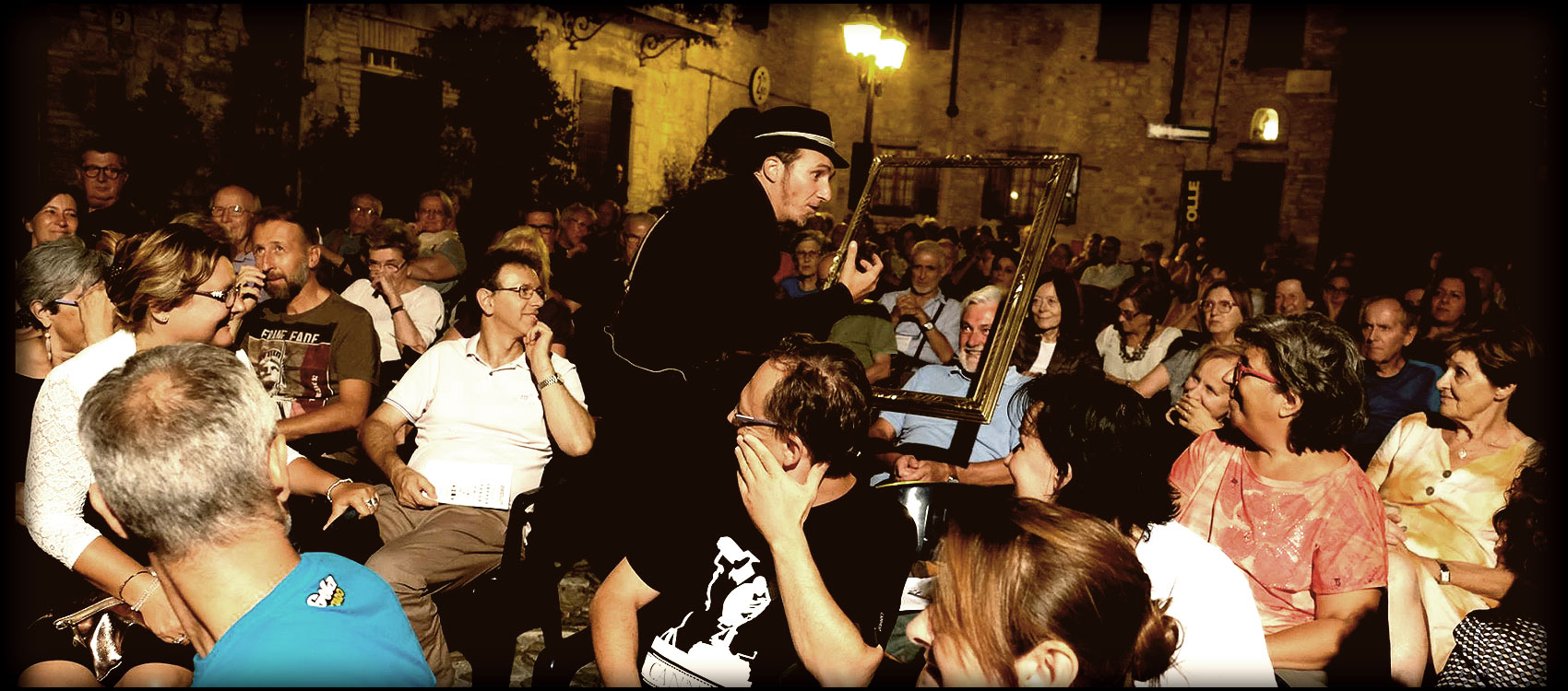 Teatri della Viscosa - I treni della felicità - Spettacolo teatrale - Peppino tra il pubblico